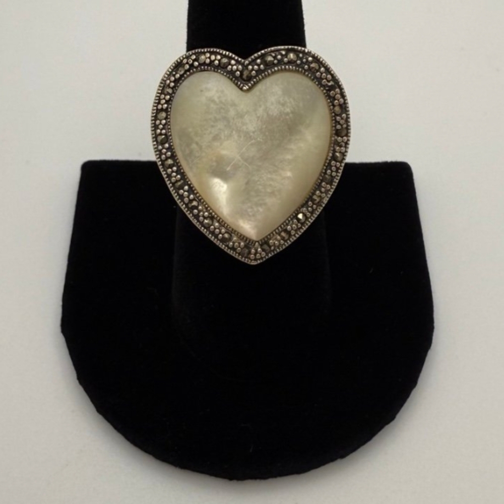 Elegant Heart-Shaped Silver Ring